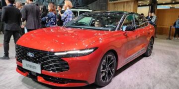 Обновленный Ford Mondeo получил внешность под классику и стал мощнее — Российская газета